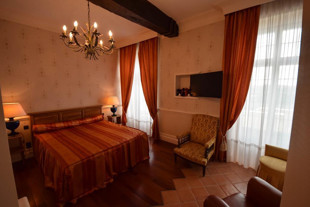 Bed and Breakfast Domaine De La Rocque Liorac-sur-Louyre Экстерьер фото